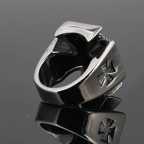 Gothic Punk Titanium Steel Skull Ring Men Vintage Iron Cross Biker Ring With Red Zirconia Eyes Retro Jewelry Gift