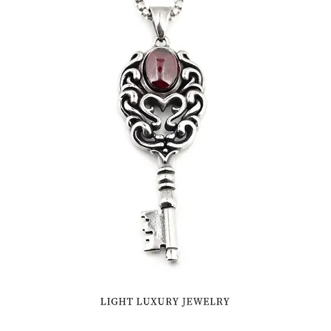 Collana con Ciondolo a Chiave in Acciaio al Titanio Vintage per Uomo Donna Stile Gothic Punk Cuore Strass Gioielli