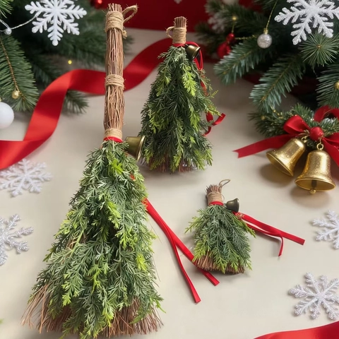 Christmas Halloween Decorative Broom Ornament Natural Grass Simulation Pine Needle With Bell For Home Party Holiday Decor