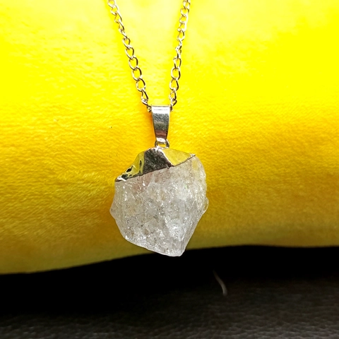 Collar con Colgante de Cristal Natural para Mujer Cuarzo Claro Amatista Piedra Irregular Joyería de Cadena de Aleación Galvanizada