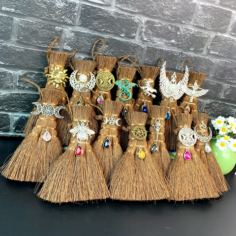 Wicca Hexe Mini Besen Hängende Dekoration Mit Künstlichem Kristall Legierung Anhänger Retro Handgefertigt Auto Anhänger Halloween Heimdeko Altar Zubehör