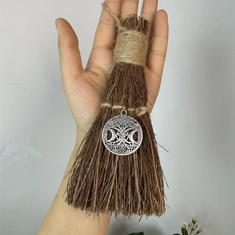 Ciondolo Mini Scopa della Strega Fatto a Mano Con Ciondolo Pentacolo Strega Albero della Vita Per Decorazioni Halloween Auto Casa