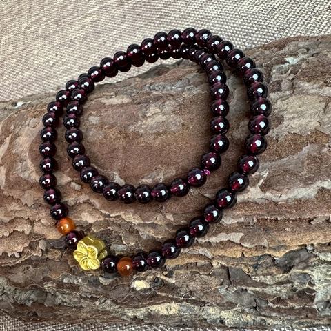 Pulsera de Cuentas de Granate Natural y Ágata Roja Doble Vuelta Colgante de Flor de Aleación Bohemio Vintage Joyería para Mujer