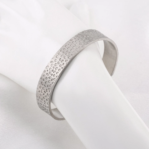 Vintage Edelstahl C-Form Offener Armreif Für Herren Damen Unregelmäßige Hammerschlag-Struktur Metall Mode Schmuck