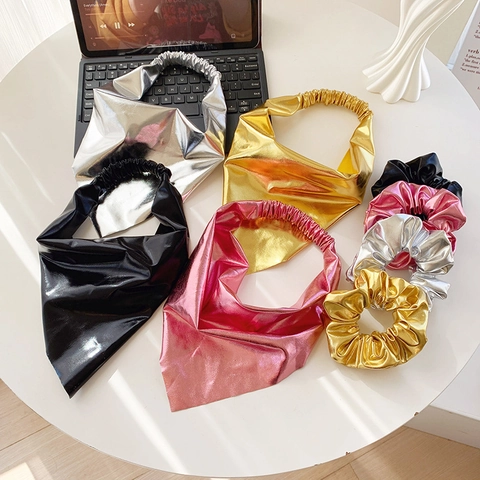 Scrunchie in Pelle PU Metallica E Bandana a Triangolo Per Donna Stile Cyberpunk Accessori Per Capelli Lucidi Copricapo Festa