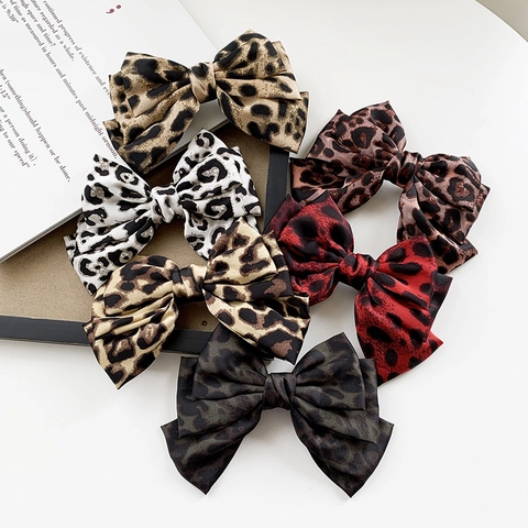 Französisches Vintage Leopardenmuster Satin Schleife Haarklammer Große Übergroße Federhaarnadel Für Damen Mädchen Trendy Kopfschmuck