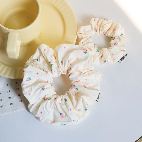 Korean Style Strawberry Print Scrunchie Cotton Fabric Hair Tie Cream White Floral Pattern Sweet Hair Accessories For Women