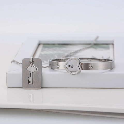 Stainless Steel Heart Lock Bracelet And Key Pendant Necklace Jewelry Ensemble Rhinestone Inlaid Mirror Polished For Couples