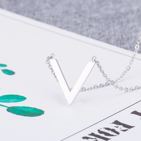 Minimalist Stainless Steel V Letter Pendant Necklace For Women Polished Titanium Steel Clavicle Chain Jewelry Gift Daily Accessories