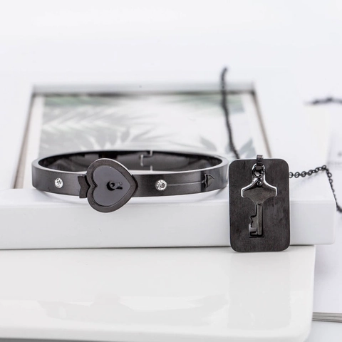 Titanium Steel Couple Jewelry Set Heart Lock Bangle Bracelet With Key Pendant Necklace Rhinestone Inlaid Romantic Gift