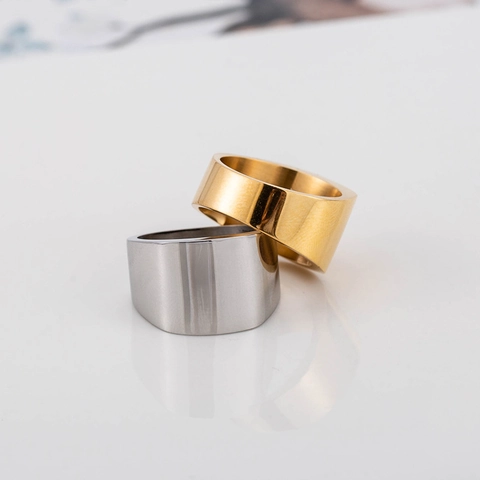 Bague Minimaliste en Acier Titane pour Homme Plaquée Or 18K Anneau Géométrique Chevalière Poli Miroir Bijou de Mode