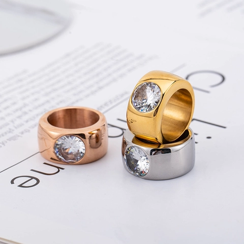 Bague pour Hommes en Acier Inoxydable Bande Large Incrustée de Grand Zirconia Mode Audacieuse Bijoux Polis