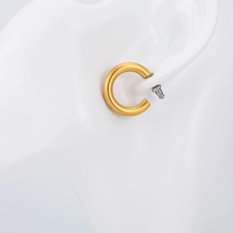 Minimalist Stainless Steel C Shaped Hoop Stud Earrings 18K Gold Plated Matte Frosted Geometric Punk Vintage Jewelry For Women
