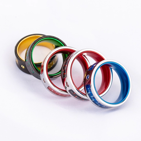 Bague pour Homme Moderne en Acier au Titane Texture Fibre de Carbone Strass Incrusté Bague Géométrique Bijoux Cadeau pour Hommes