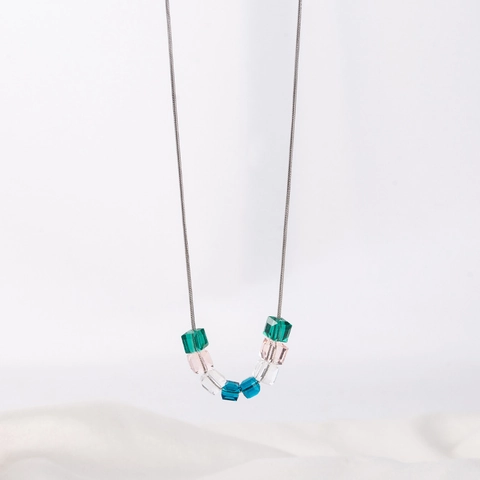 Collier Pendentif Cube en Cristal Coloré en Acier Inoxydable Chaîne en Os de Serpent Argent Bijoux Géométriques pour Hommes Femmes