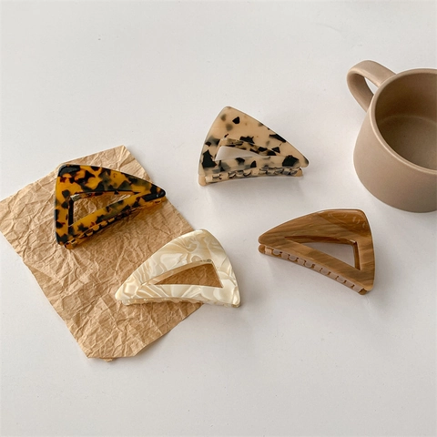 Geometric Triangle Cellulose Acetate Hair Claw Clip For Women Minimalist Tortoiseshell Pattern Shark Clip Hair Accessory