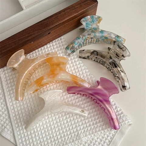 Large Acetate Hair Claw Clip Elegant Marble Tortoiseshell Pattern Hair Accessory For Women Chic Shark Clip Daily Styling