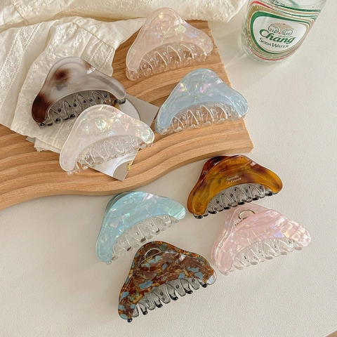 French Vintage Large Acetate Look Hair Claw Clip Triangle Marble Pattern Shark Clip Geometric Hair Catch Clip For Women