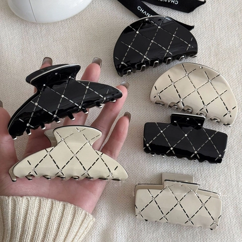 Elegant Acetate Quilted Rhinestone Hair Claw Clip For Women Vintage Small Fragrance Style Shark Clip Hair Accessories