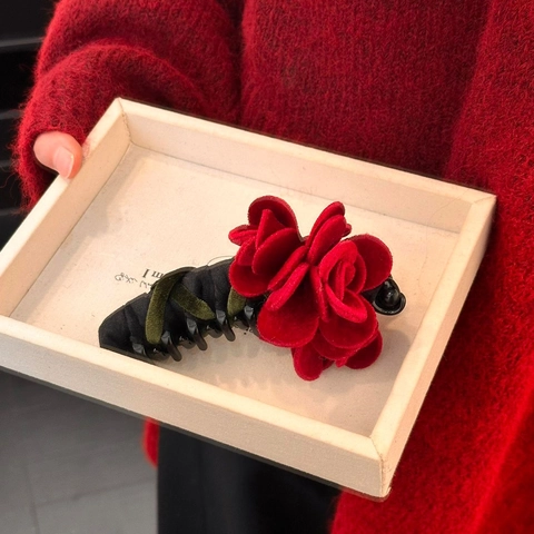 Fermaglio a Banana con Rosa Rossa Vintage in Velluto Fatto a Mano Grande Pinza per Capelli da Donna Elegante Accessorio per Capelli Floreale Regalo di Capodanno