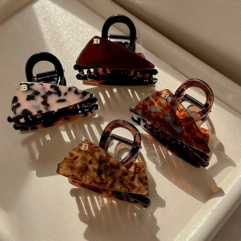 Molletta per Capelli Triangolare in Acetato Leopardato Francese per Donna Elegante Clip a Squalo con Lettera in Metallo
