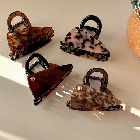 Molletta per Capelli Triangolare in Acetato Leopardato Francese per Donna Elegante Clip a Squalo con Lettera in Metallo