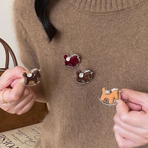Vintage Schaukelpferd Brosche Für Damen Legierung Strass Beflockung Tier Anstecknadel Luxus Pullover Accessoire Schmuck Geschenk