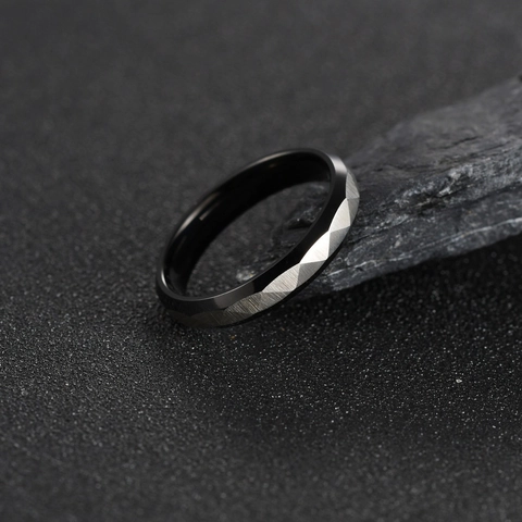 Anello in Acciaio Inossidabile Geometrico Sfaccettato per Uomo Donna Bicolore Argento Nero Design Individuale Minimalista