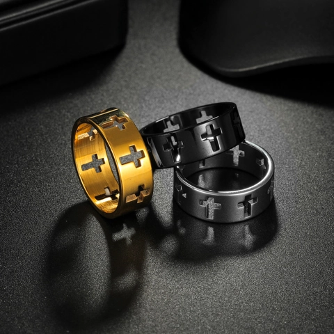 Anello Croce Traforato in Acciaio al Titanio Vintage per Uomo Donna Oro Nero Argento Punk Religioso Gioielli di Moda