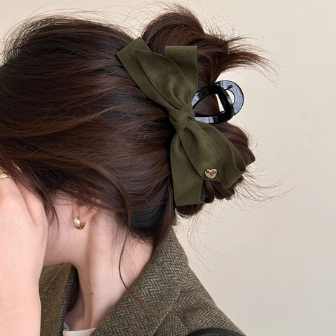 Autumn Winter Velvet Large Bow Hair Claw Clip For Women Vintage Elegant Plush Bowknot Shark Clip French Hair Accessories
