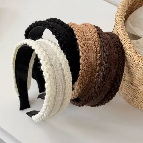 Women's Chunky Cable Knit Headband Korean Style Handmade Thick Yarn Winter Hair Band Retro Solid Color Padded Headwrap
