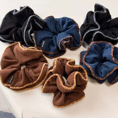 Korean Retro Pleated Scrunchies Contrast Plush Trim Large Fabric Elastic Hair Ties Handmade Label Hair Accessories For Women