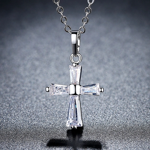 Collana con Pendente a Croce in Rame per Donna Elegante Catena per Clavicola con Intarsio di Strass Gioiello Regalo Galvanizzato