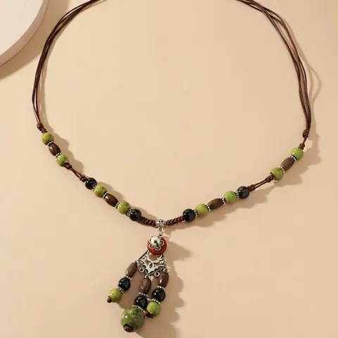 Collana con Ciondolo in Grani di Ceramica e Legno Fatta a Mano in Stile Vintage Etnico Bohémien Catena Maglione Verde Retro per Donna Gioielli