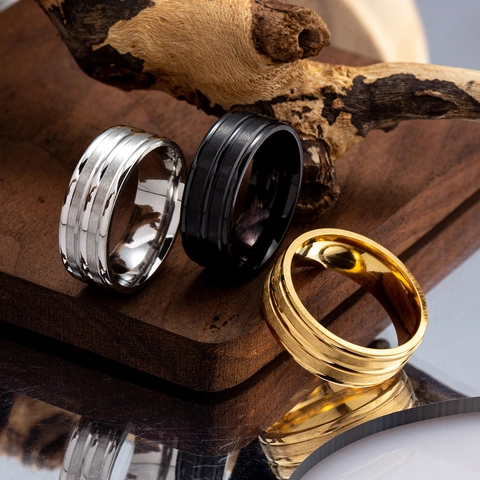 Anello in Acciaio al Titanio Spazzolato per Uomo Minimalista Scanalature Parallele Stile Industriale Nero Oro Argento