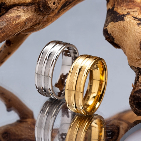 Anello in Acciaio al Titanio Spazzolato per Uomo Minimalista Scanalature Parallele Stile Industriale Nero Oro Argento