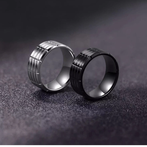 Anello in Acciaio al Titanio con Motivo a Griglia Industriale per Uomo Donna Minimalista Fascia Larga Gioielli Scanalati Incisi
