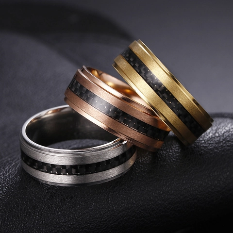 Bague en Acier Inoxydable avec Incrustation en Fibre de Carbone pour Hommes Femmes Anneau en Métal Brossé Or Argent Or Rose