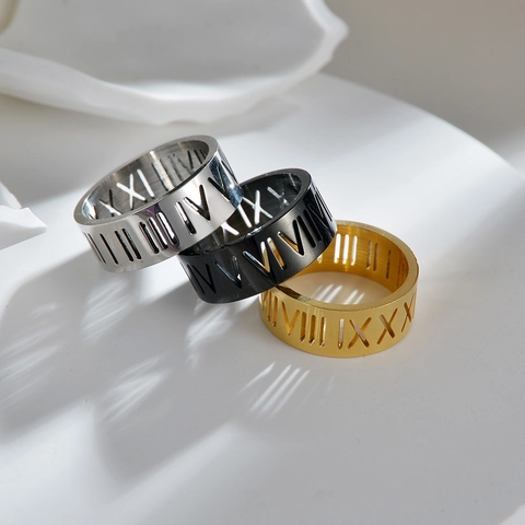 Anillo de Banda Ancho de Acero de Titanio con Números Romanos Huecos para Hombres Mujeres Estilo Industrial Vintage Galvanizado