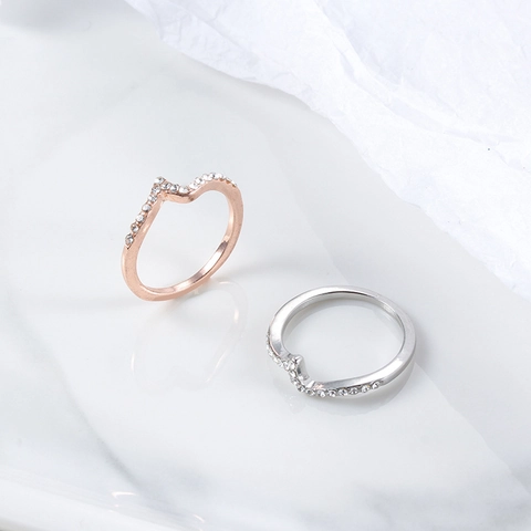 Elegant Wave V Shaped Zinc Alloy Ring With Sparkling Zirconia For Women Minimalist Commuting Fashion Jewelry Rose Gold Silver Colors