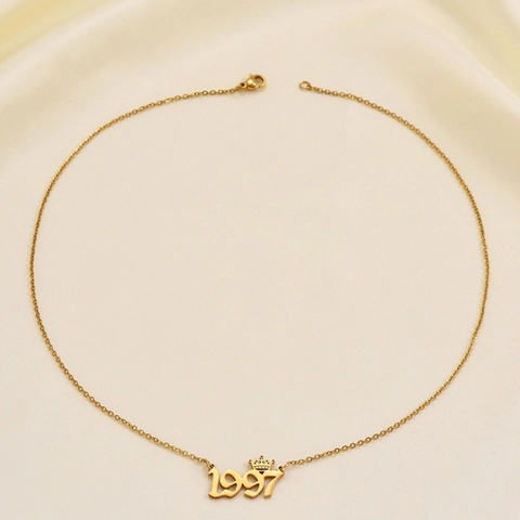 18K Vergoldet Edelstahl Jahres Krone Halskette Für Damen Persönliches Geburtstagsgeschenk Minimalistischer Nummernschmuck