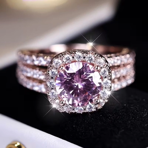 Anello in Rame Placcato Oro Rosa Con Zirconia Rosa Lussuoso Elegante Triplo Strato Diamanti Geometrico Tondo Anello da Dito per Donna Matrimonio Festa Gioielli