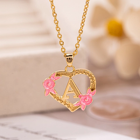 Collana con Pendente Cuore Iniziale in Rame Smalto con Fiori Rosa per Donna Gioielli Personalizzati Regalo di Moda