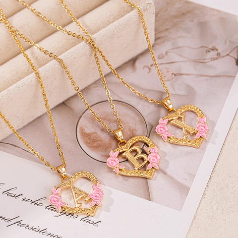 Collana con Pendente Cuore Iniziale in Rame Smalto con Fiori Rosa per Donna Gioielli Personalizzati Regalo di Moda
