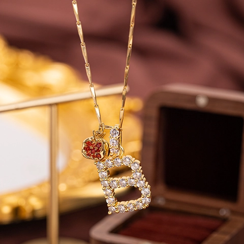 Alphabet Letter Red Apple Pendant Necklace Copper Zirconia Inlaid Luxury Fashion Jewelry Gift For Women Girls Choker Chain