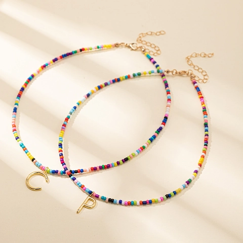 Collier Pendentif Lettre en Perles de Rocaille Colorées pour Femme Cuivre Zircone Initiale Alphabet Choker Bijoux Bohèmes