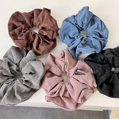 Korean Style Retro Faux Leather Texture Large Scrunchies Oversized Hair Ties Fashion Label Elastic Hair Bands For Women