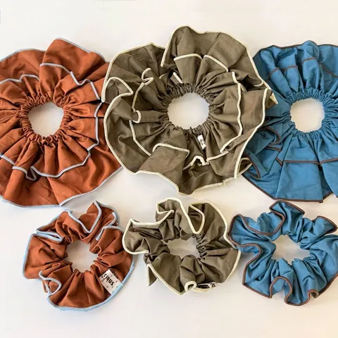 Elegante Coletero de Tela de Estilo Coreano Con Borde de Volantes Ribete en Contraste Lazo para el Pelo Hecho a Mano para Mujer Accesorio Diario