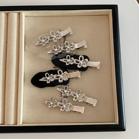 Koreanischer Stil Metallische Blumen Haarspangen Süße Strass Acryl Blumen Entenschnabel Clips Seitenstifte Für Damen Haarschmuck