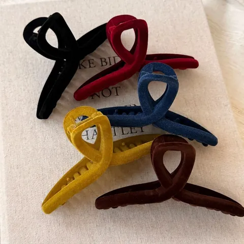 Korean Retro Flocked Large Hair Claw Clip Elegant Velvet Cross Shark Clip For Women Autumn Winter Styling Accessories